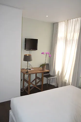 Hotel Monsieur Ernest Μπριζ 3*,