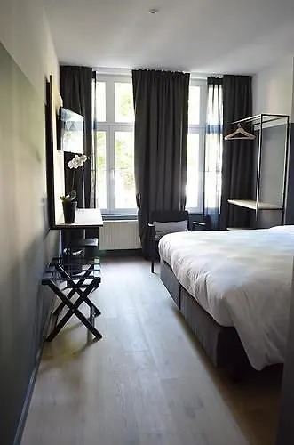 Hotel Monsieur Ernest Μπριζ