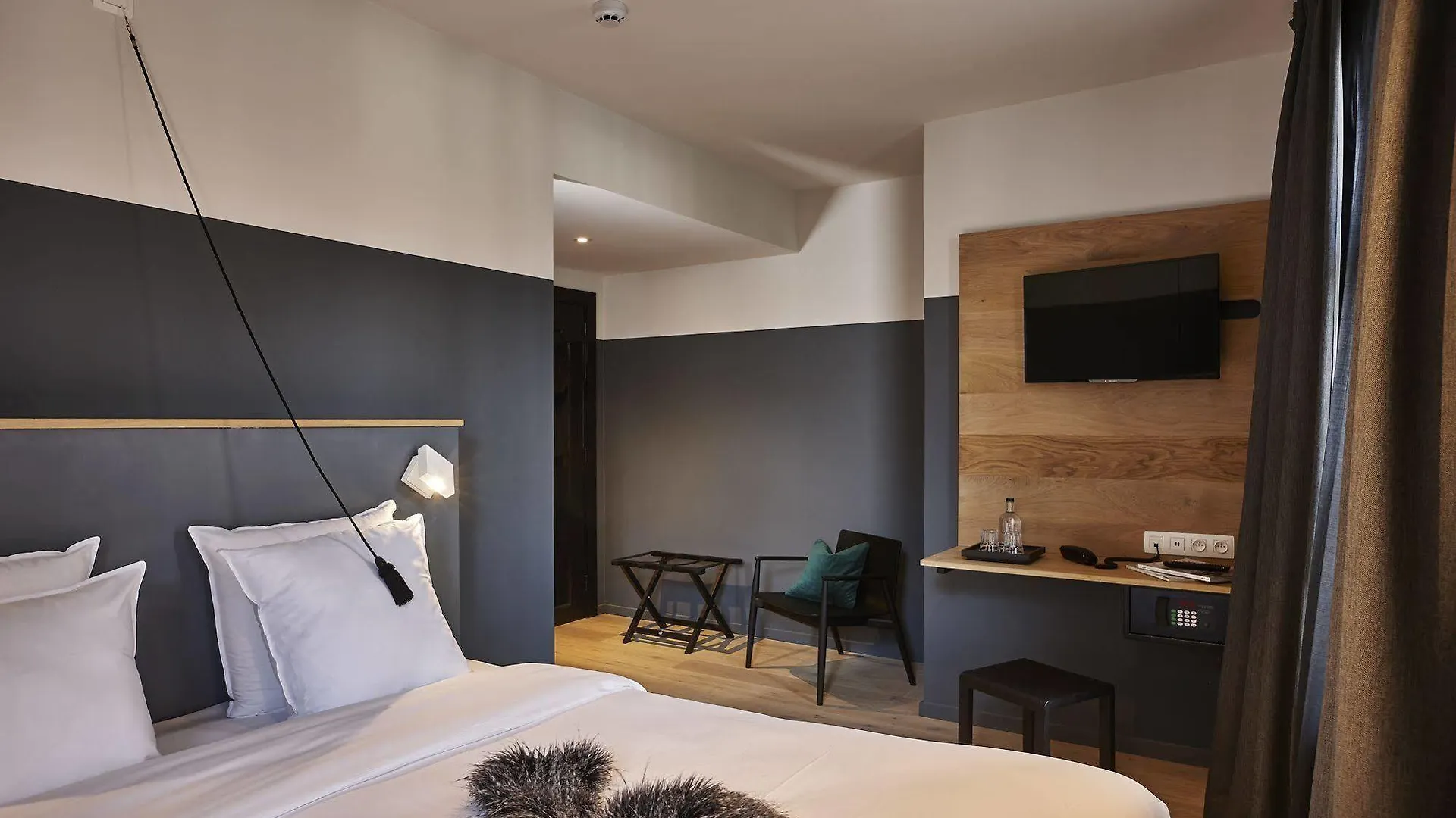 Hotel Monsieur Ernest Μπριζ