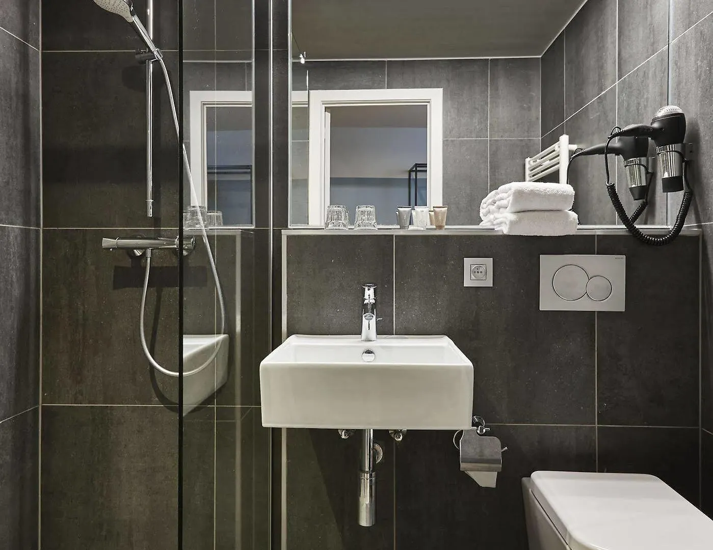 Hotel Monsieur Ernest Μπριζ