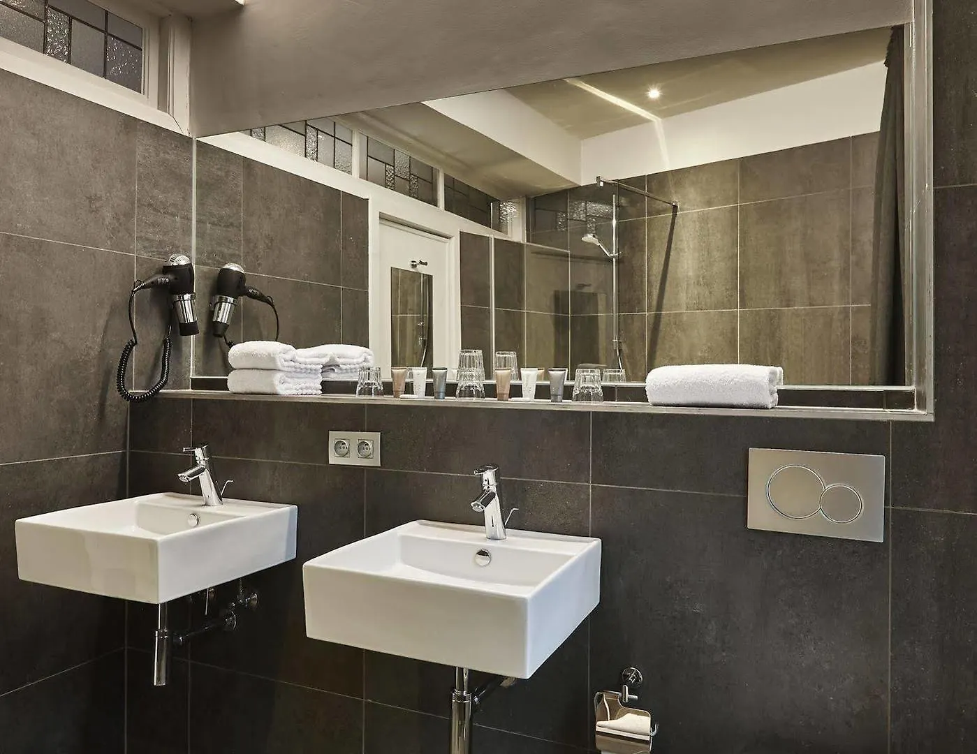 Hotel Monsieur Ernest Μπριζ