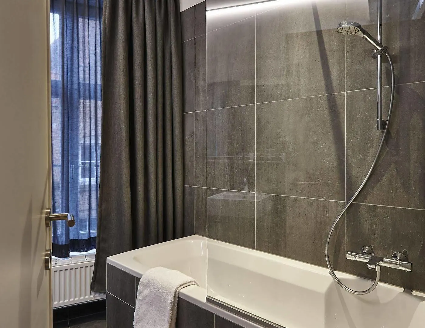 Hotel Monsieur Ernest Bruges 3*,  Belgium